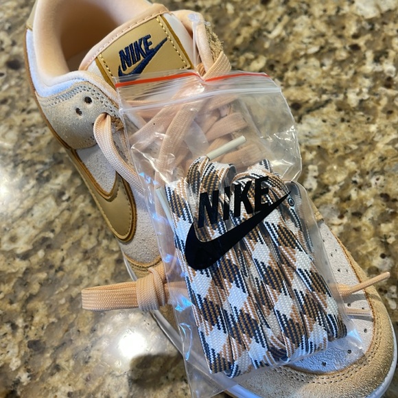 💛 Dunk Low LX 'Gold Suede' DV7411-200 Women’s Size 8.5 - Picture 15 of 15